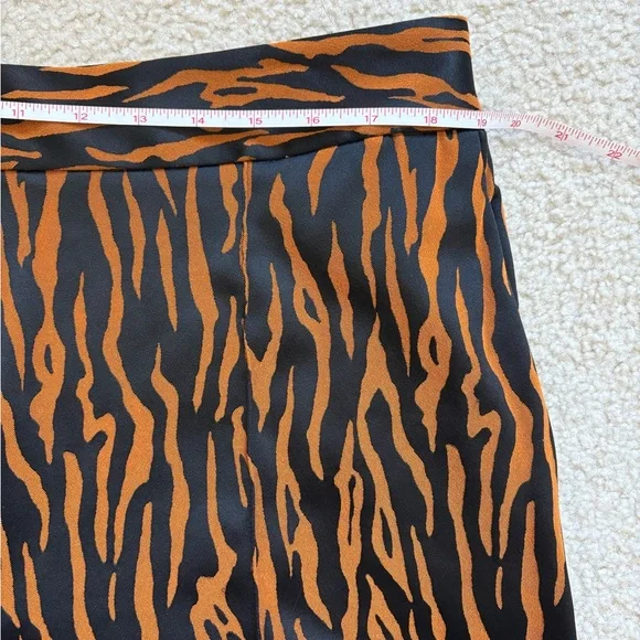 Diane von Furstenberg Sienna stretchy jacquard straight leg pants, sz 16 animal - Picture 4 of 10
